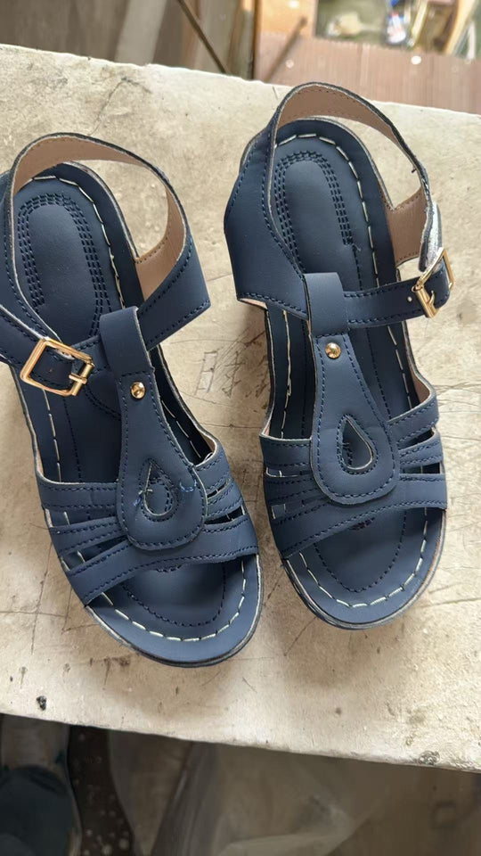 Damen Komfortable Riemensandalen mit modischem Schnallen-Detail EB