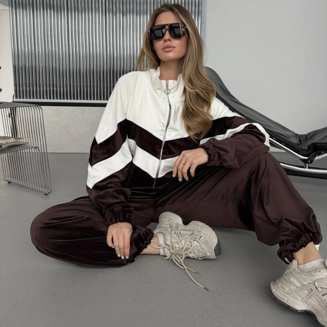 Damen Retro-inspiriertes Samt-Trackset mit Chevron-Design, Stehkragen und weiter High-Waist-Jogger Eichborn Berlin