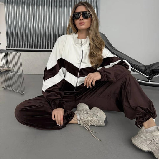 Damen Retro-inspiriertes Samt-Trackset mit Chevron-Design, Stehkragen und weiter High-Waist-Jogger Eichborn Berlin
