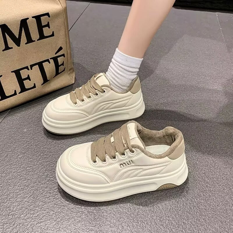 Damen Sportliche Sneakers mit extra dicker Sohle und innovativem Design EB