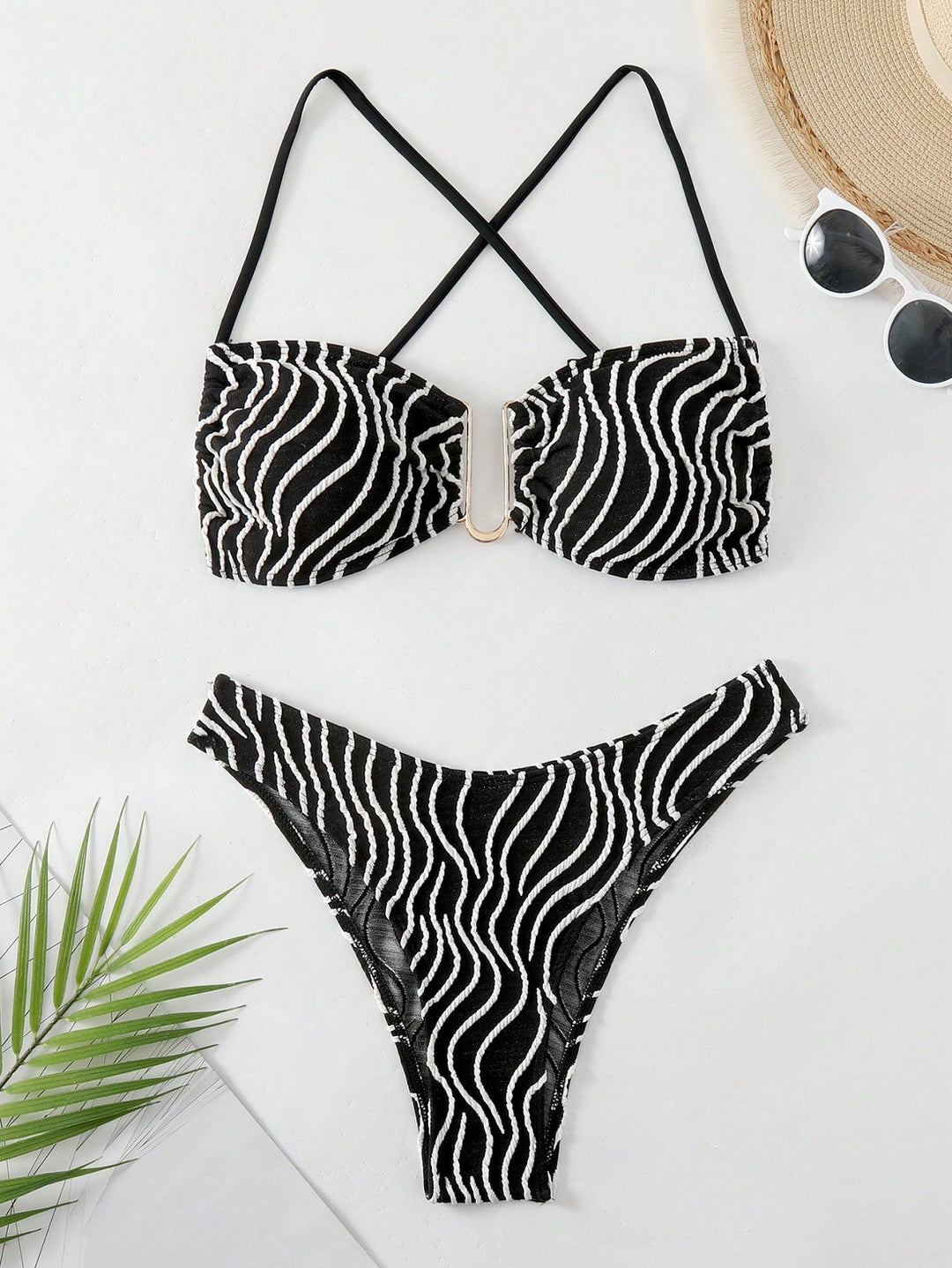 Damen Bikini mit elegantem Schnitt und modernem Muster EB