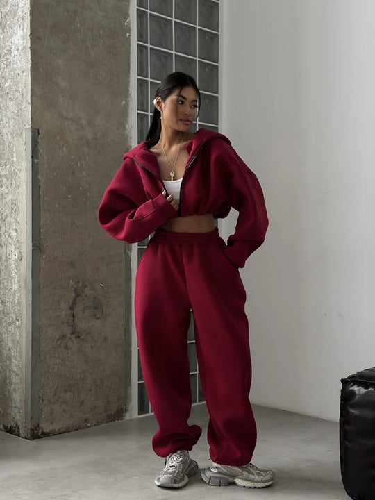 Damen kurzes Oversize-Scuba-Zip-Hoodie mit Tunnelzug und figurformender High-Waist-Jogginghose Eichborn Berlin