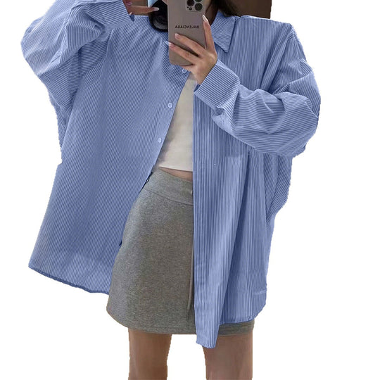 Damen nan oversized Hemd mit feiner Nadelstreifenstruktur, Kentkragen, abgerundetem Saum und geknöpften Manschetten EB