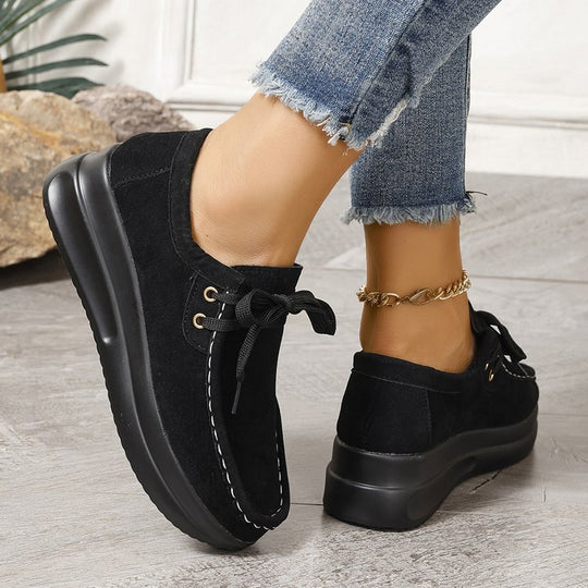 Damen Keilsneaker im Mokassinstil mit Veloursoptik und gepolsterter Komfortsohle EB