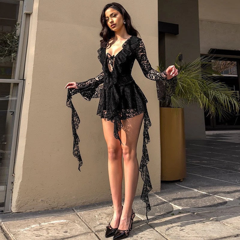 Damen Spitzenkleid mit voluminösen Rüschen EB