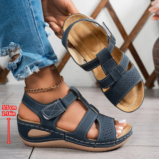 Damen Komfortable Sandalen mit atmungsaktiven Cut-Outs und verstellbaren Riemen EB