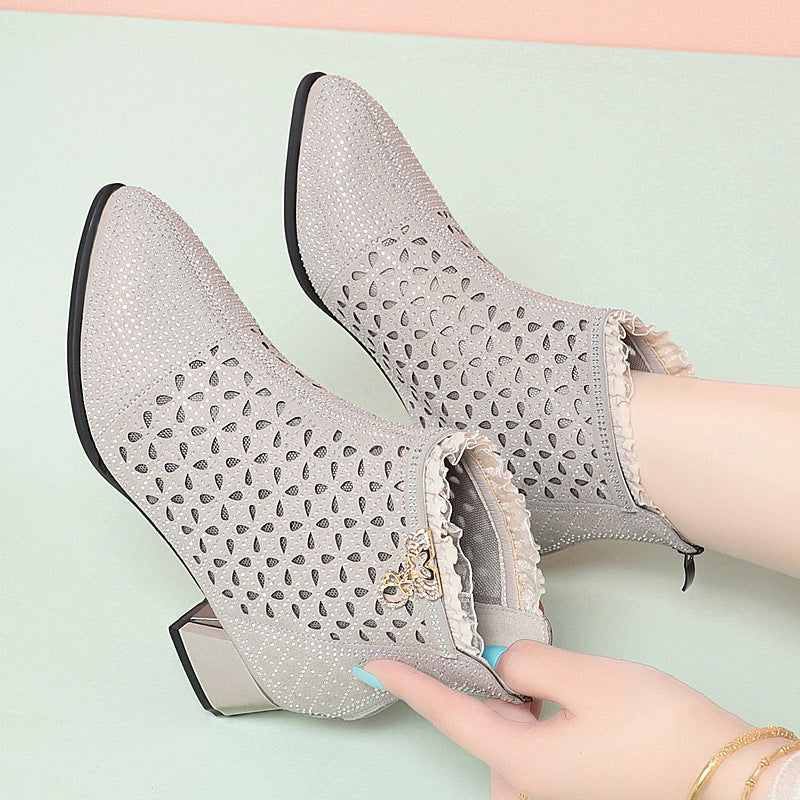 Damen elegante Stiefeletten mit funkelnden Strassdetails und modischem Lochmuster EB