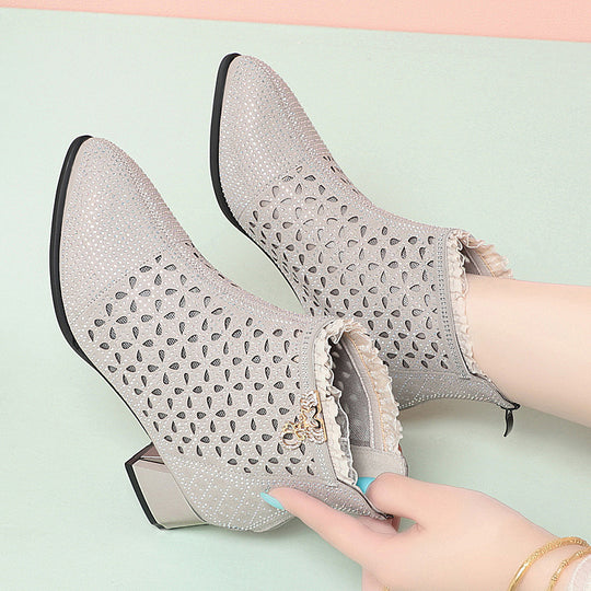 Damen elegante Stiefeletten mit funkelnden Strassdetails und modischem Lochmuster EB