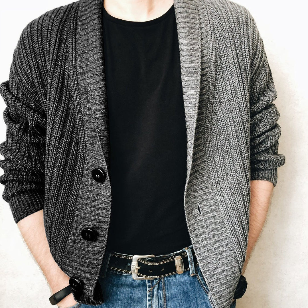 Herren Strickjacke mit modernem Strukturmuster und großen Knöpfen EB