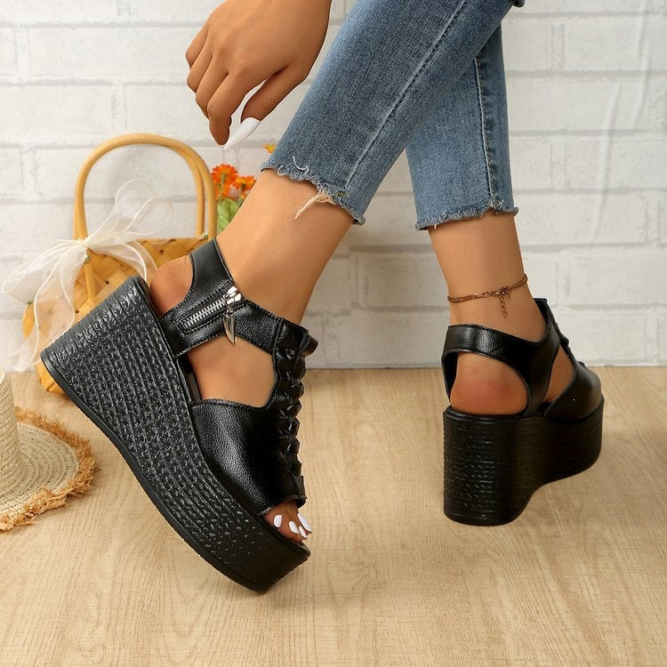 Damen Wedge-Sandaletten mit raffiniertem Gurt-Design EB