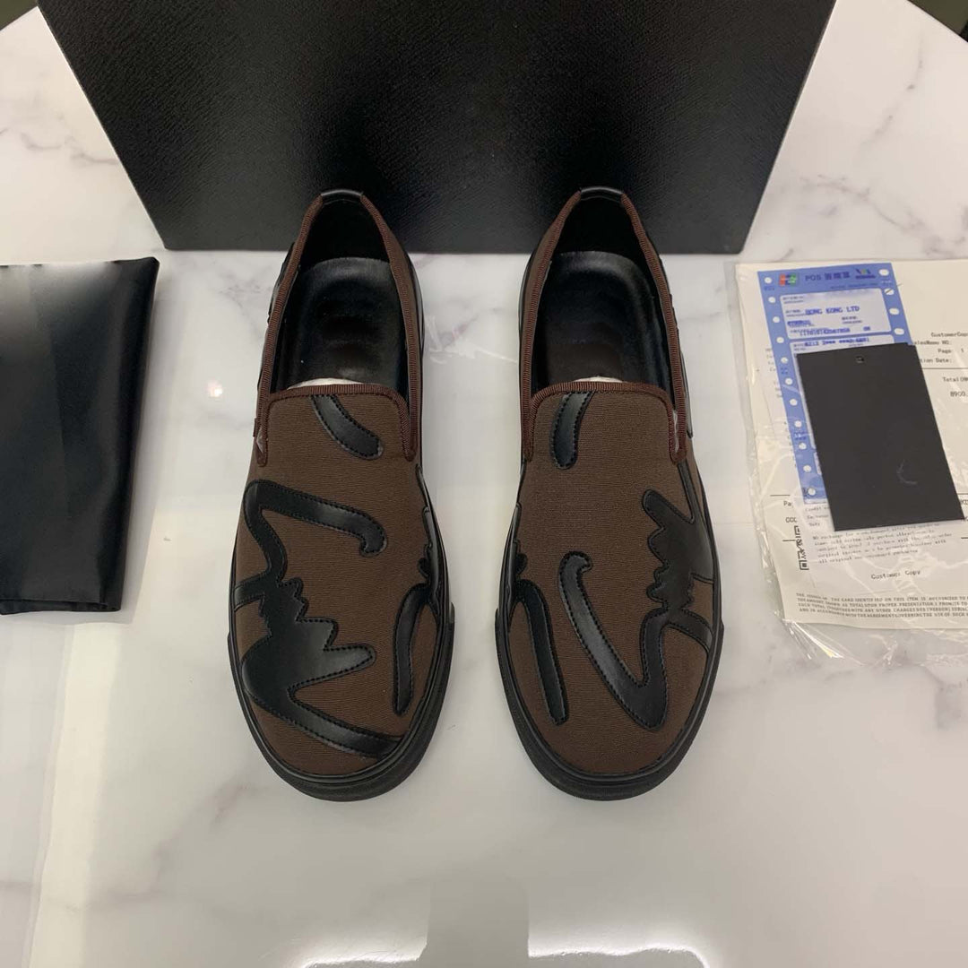 Damen Slip-On Sneakers mit auffälligem Design und rutschfester Laufsohle EB