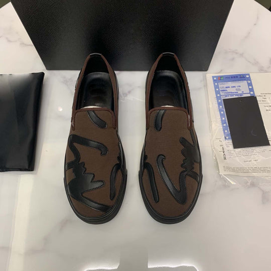 Damen Slip-On Sneakers mit auffälligem Design und rutschfester Laufsohle EB