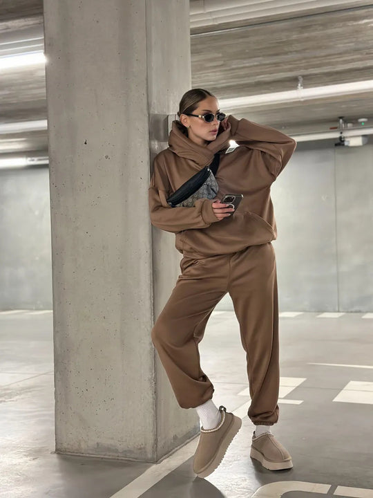 Damen gemütlicher Oversized Hoodie mit intuitivem Kordelzug und passender Jogginghose EB