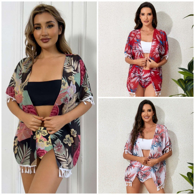 Damen Strandkleid mit floralem Design und fransenverziertem Überwurf EB