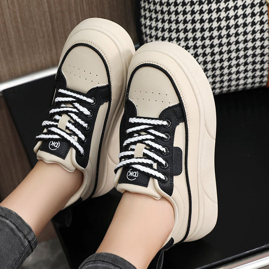 Damen Sportliche Plateau Sneakers mit modischem Design und bequemer Dämpfung EB