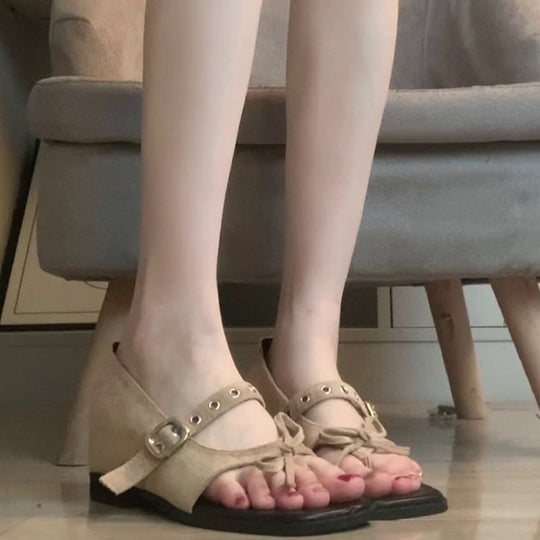 Damen Wedge-Sandalen mit modischen Schnallen und verspieltem Schleifendetail EB