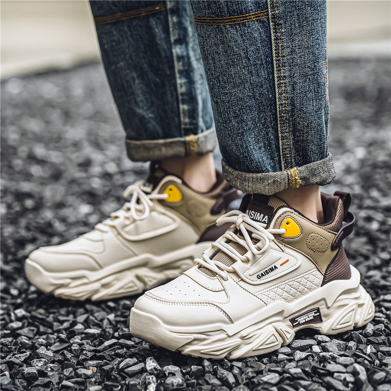 Unisex markante Chunky-Sneaker mit gesteppter Seitenpartie, Kunstleder-Overlays und profiliertem Offroad-Sohlenprofil EB