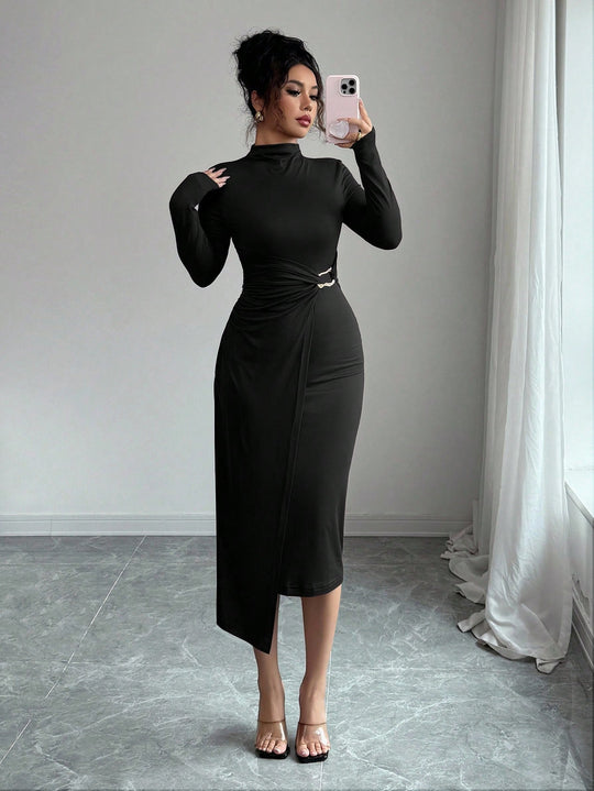 Damen nan figurbetontes Midikleid mit Stehkragen, Taillenraffung und asymmetrischem Saum EB