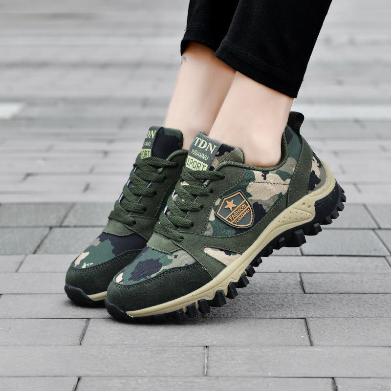 Damen Sportliche Camouflage-Sneaker mit rutschfestem Profil und dämpfendem Fußbett EB