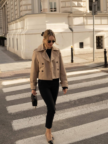 Damen cropped Trenchjacke mit doppelter Knopfleiste und verstellbaren Ärmeln EB