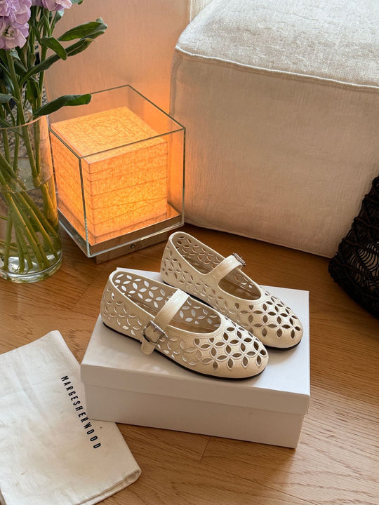 Damen klassische Ballerinas aus perforiertem Material EB
