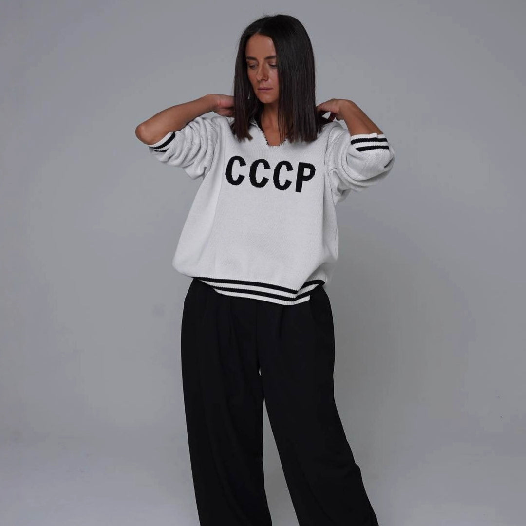 Damen oversize Strickpullover mit tiefem V-Ausschnitt und Kapuze Eichborn Berlin
