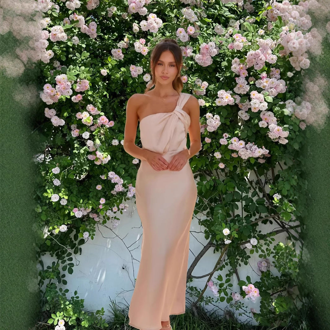 Damen Elegantes Maxikleid mit asymmetrischem Oberteil und schwingendem Saum EB