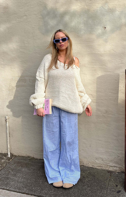 Damen oversized Strickpullover mit offenen Schultern und voluminösen Ärmeln EB
