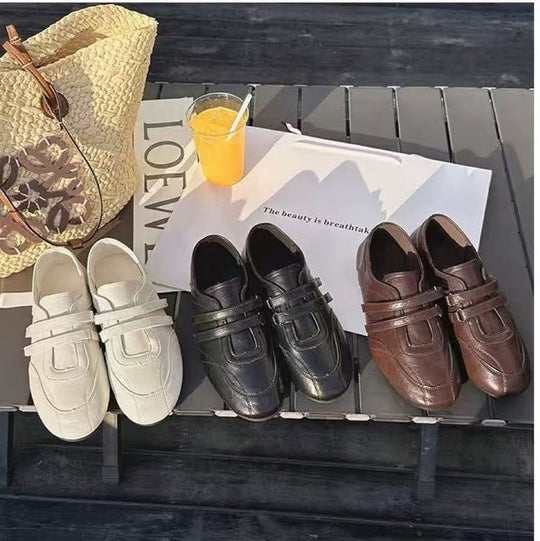 Damen bequeme Mokassins mit doppelten Riemen und eleganter Oberflächenstruktur EB