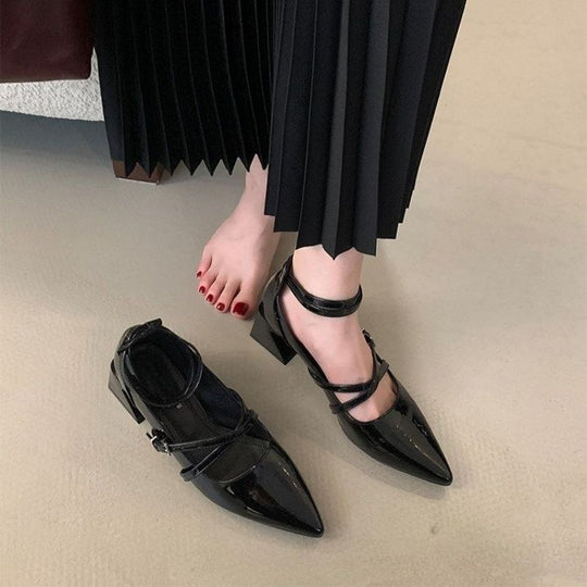 Damen elegante Slingback-Pumps mit geschmeidigem Lackfinish und verstellbarem Riemen EB