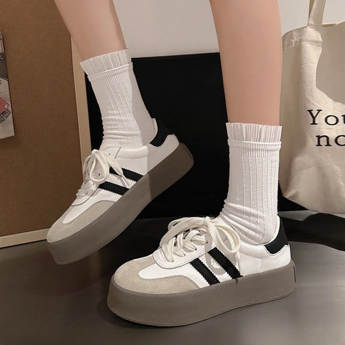 Damen Modische Plateausneaker mit gepolsterter Sohle und sportlichem Design EB