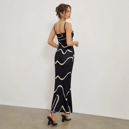 Damen Maxikleid mit modernem Wellenmuster und feinen Spaghettiträgern EB