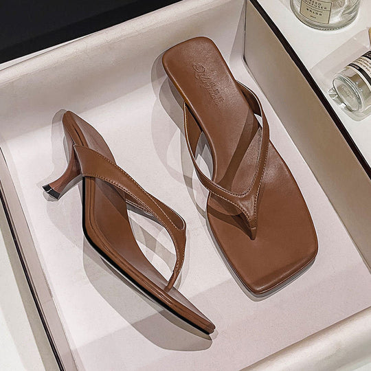 Damen Stilvolle Flip-Flops mit elegantem Riemendesign EB