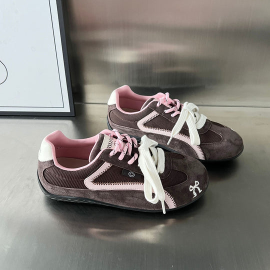 Damen Sportliche Sneakers mit atmungsaktiver Mesh-Oberfläche und eleganter Wildlederverzierung EB