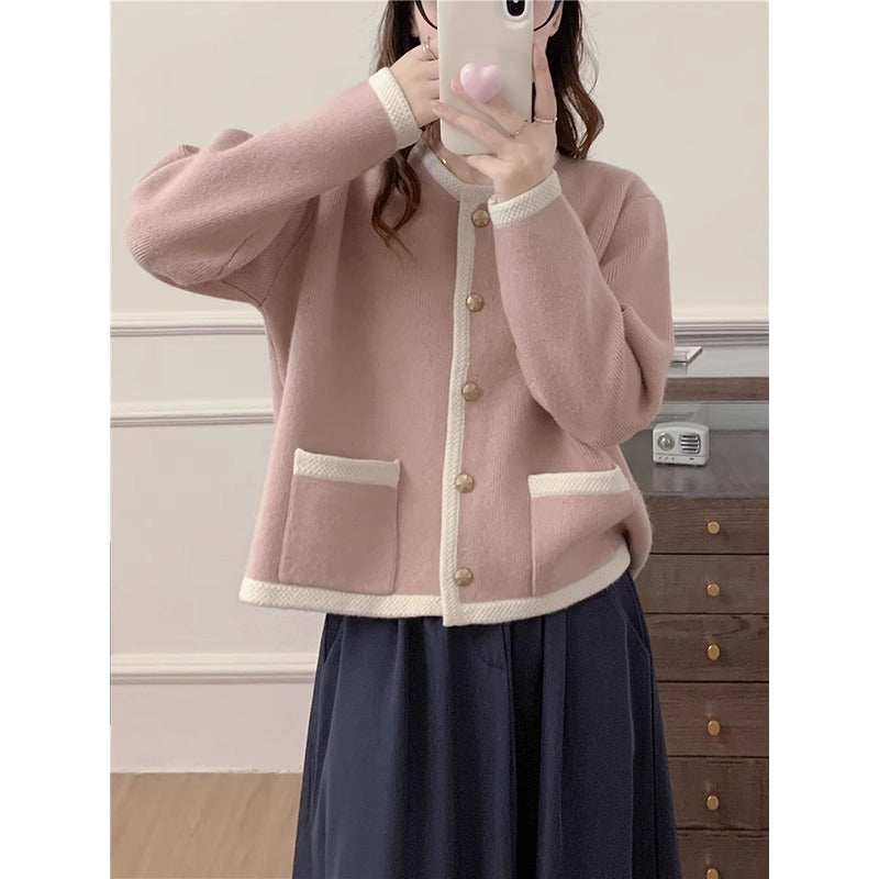 Damen Strickjacke mit einzigartigem Knopfdetail und Kontrastdesign EB