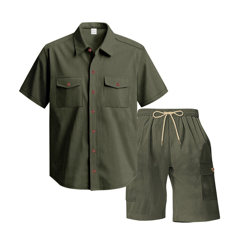 Herren komfortables Freizeitoutfit mit Kurzarmhemd und lockeren Shorts EB