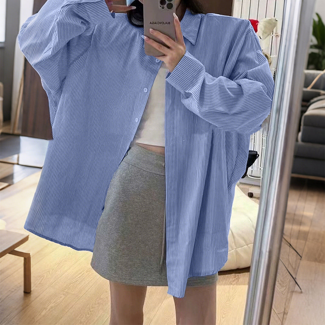 Damen nan oversized Hemd mit feiner Nadelstreifenstruktur, Kentkragen, abgerundetem Saum und geknöpften Manschetten EB
