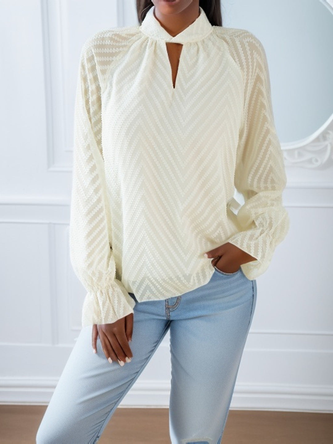Damen elegante Bluse mit leicht transparenten Ärmeln und dekorativem Stehkragen EB