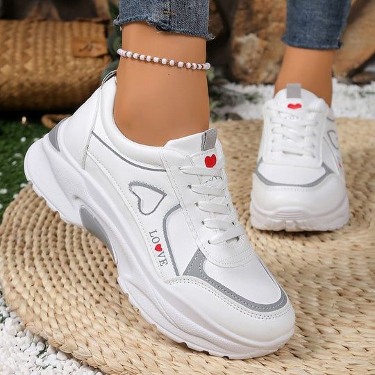 Damen sportive Sneakers mit trendiger Herz-Applikation EB