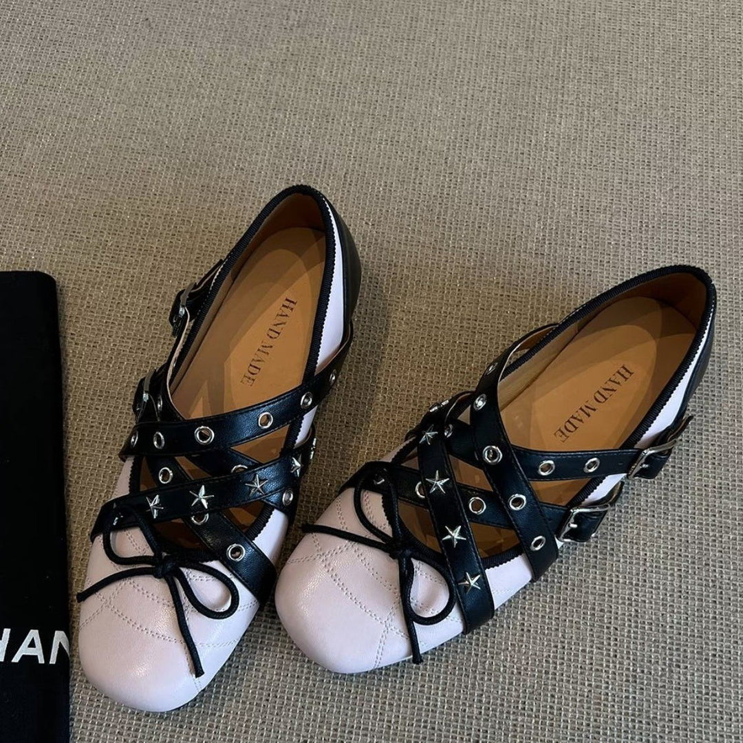 Damen Ballerinas mit modernem Schnürdesign und stilvollen Metallakzenten EB
