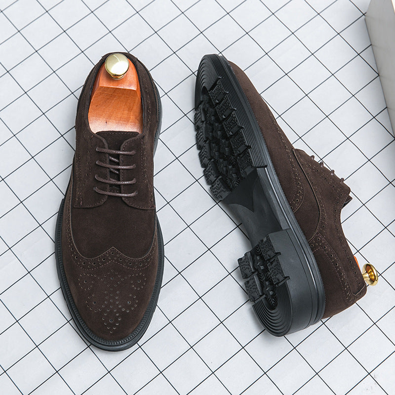 Herren Brogue-Derby aus Veloursleder mit gepolstertem Komfortfußbett und profilierter Gummilaufsohle EB