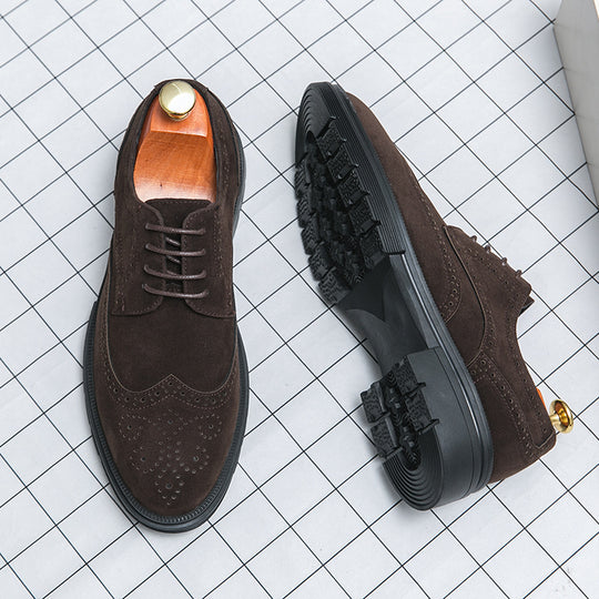 Herren Brogue-Derby aus Veloursleder mit gepolstertem Komfortfußbett und profilierter Gummilaufsohle EB