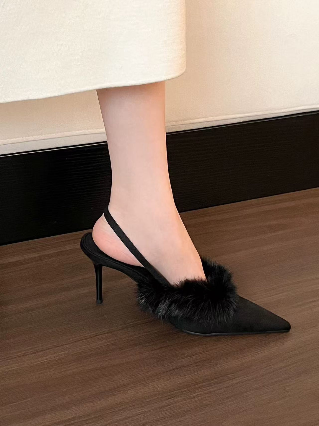 Damen Slingback-Pumps mit luxuriösem Fellbesatz und elegantem spitzem Design EB