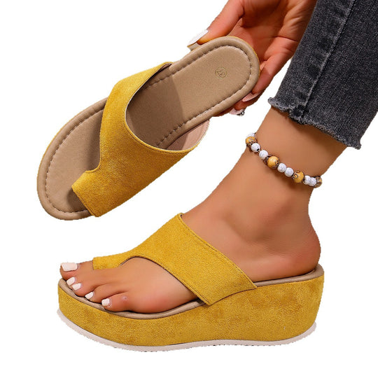 Damen Wedge-Sandaletten mit elegantem Riemendesign und komfortablem Fußbett EB