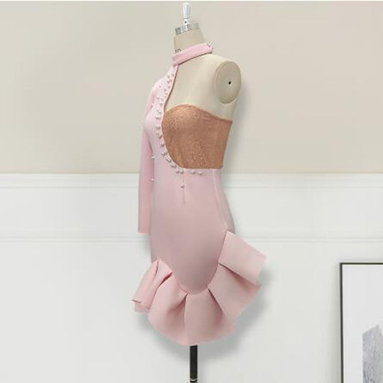 Damen figurbetontes Kleid mit innovativem asymmetrischen Design und Rüschen EB