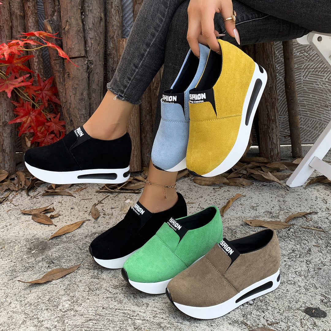 Damen Slip-On Wedge-Sneaker mit verstecktem Keil, Microvelours-Obermaterial und seitlicher Luftkammer EB