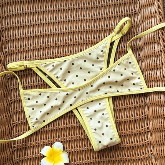 Damen Modischer Slip-Bikini mit trendigen Pünktchen EB