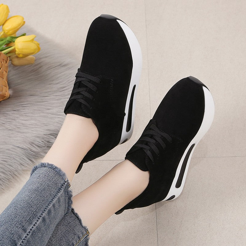 Damen Sneakers mit elegantem Plateau und atmungsaktiver Sohle EB