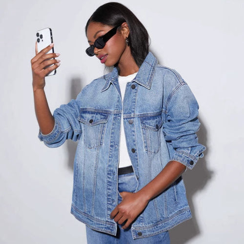 Damen Oversized Denimjacke mit modernen Details EB
