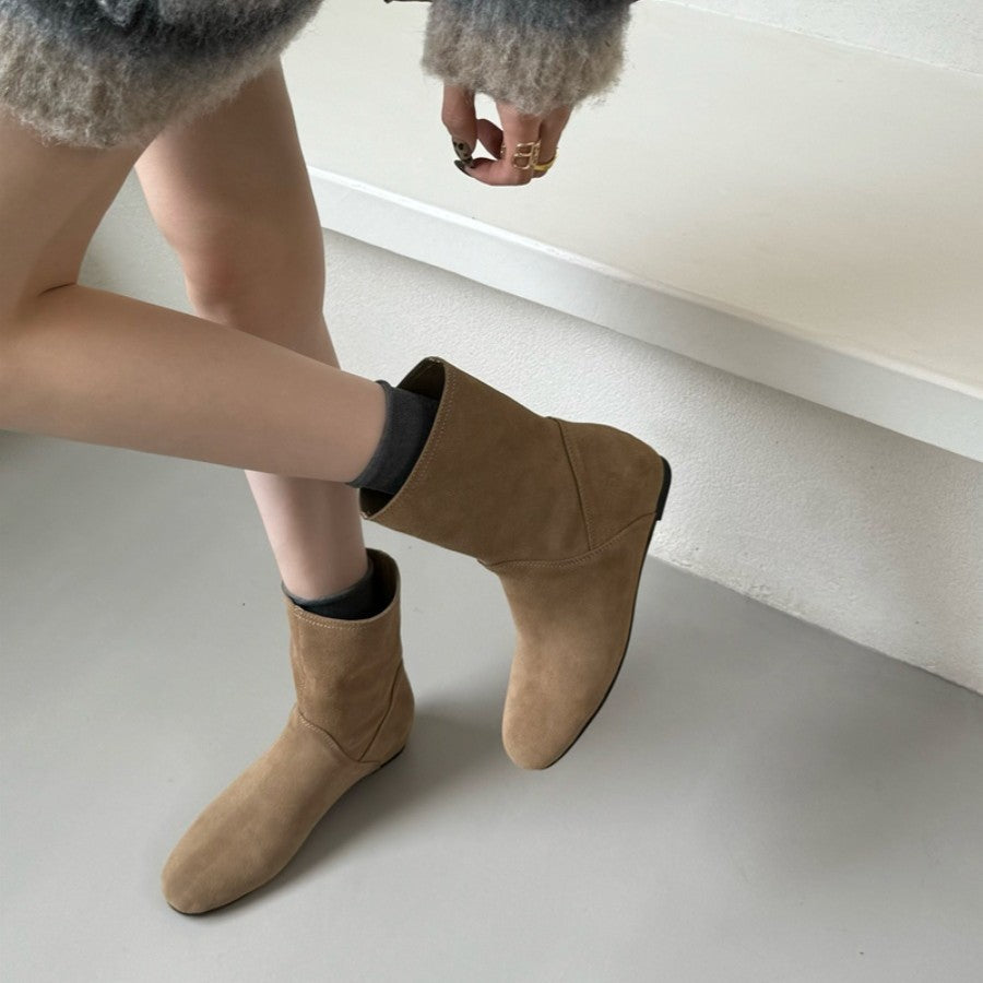 Damen Elegante Stiefeletten aus weichem Wildleder mit praktischem Anziehschlitz EB